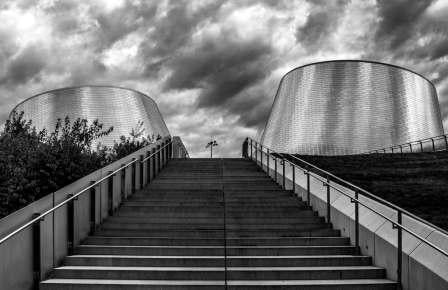 Unleashing the Power of Stability: Cam Caddie Scorpion vs. Motorized Gimbal